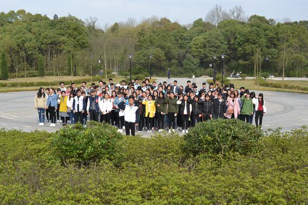 清明节扫墓重温入团誓词_84564.jpg