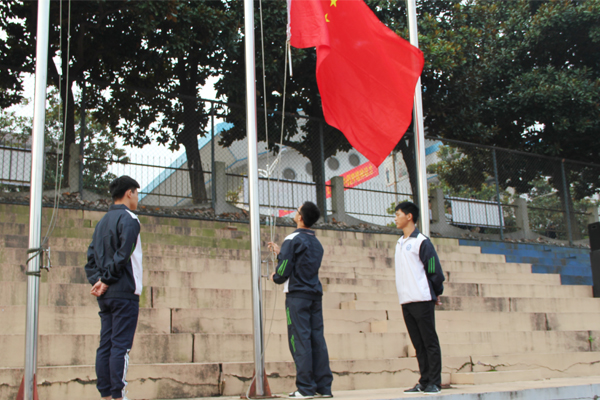 2升国旗奏国歌.jpg