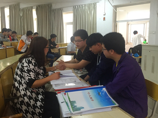 20160521招聘会-7_16231.jpg