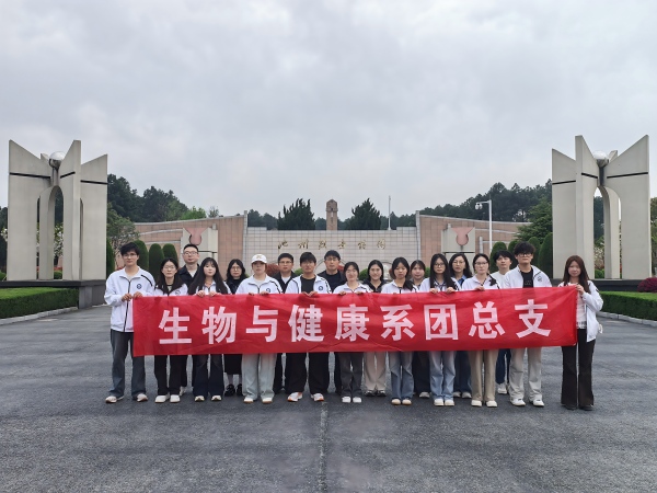 清明祭扫烈士陵园.jpg